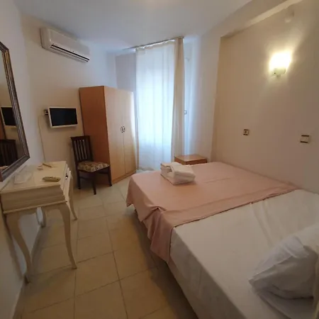 Nese Otel 3* Çeşme